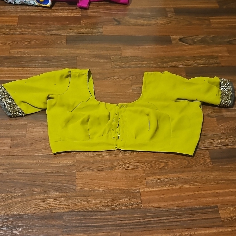 Vintage Elegant Yellow Saree Blouse with Gold Accents